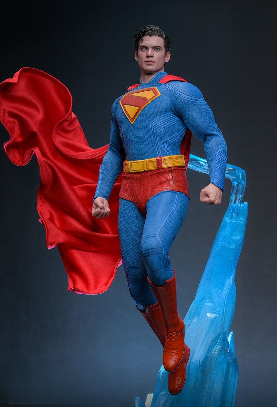 Pre Order!!! Hot Toys MMS812 Superman - 1/6th scale Superman & Krypto Collectible Set