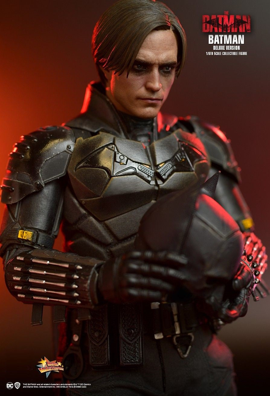 Hot Toys MMS639 The Batman: Batman Deluxe Version 1/6 scale Collectible Figure